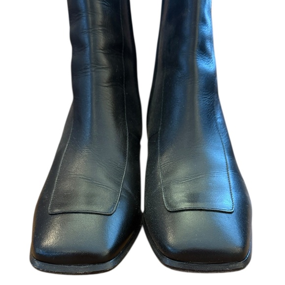 Banana Republic Black Lucca Leather Ankle Boot Italy 2.5” Heel Side Zipper 9 - Picture 4 of 16